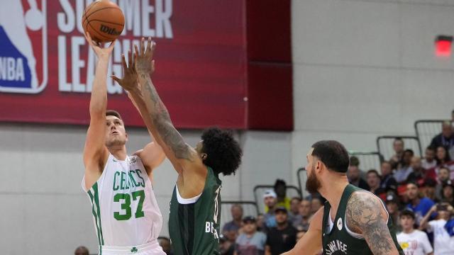 绿军雄鹿夏联激烈如抢七 “外卖小哥”也能命中绝杀